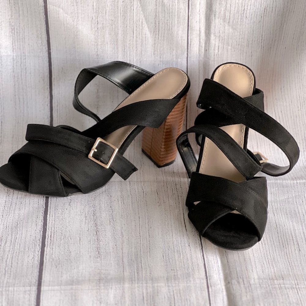 Cross Strap Ankle Sandals with Peep Toe Ladies Chunky Heels